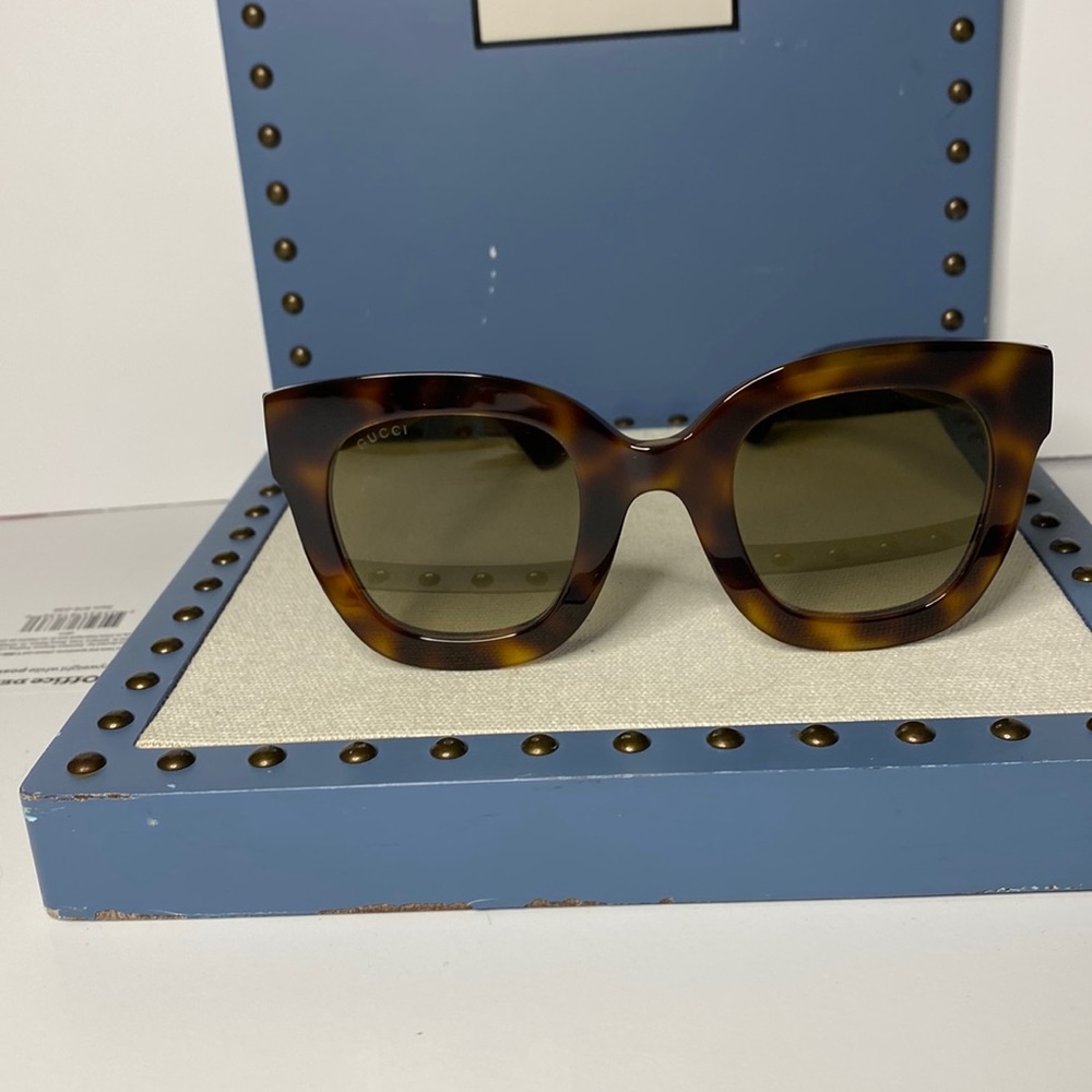 GUCCI Havana Butterfly Ladies Sunglasses
GG0208S 002 49 - Picture 3 of 16